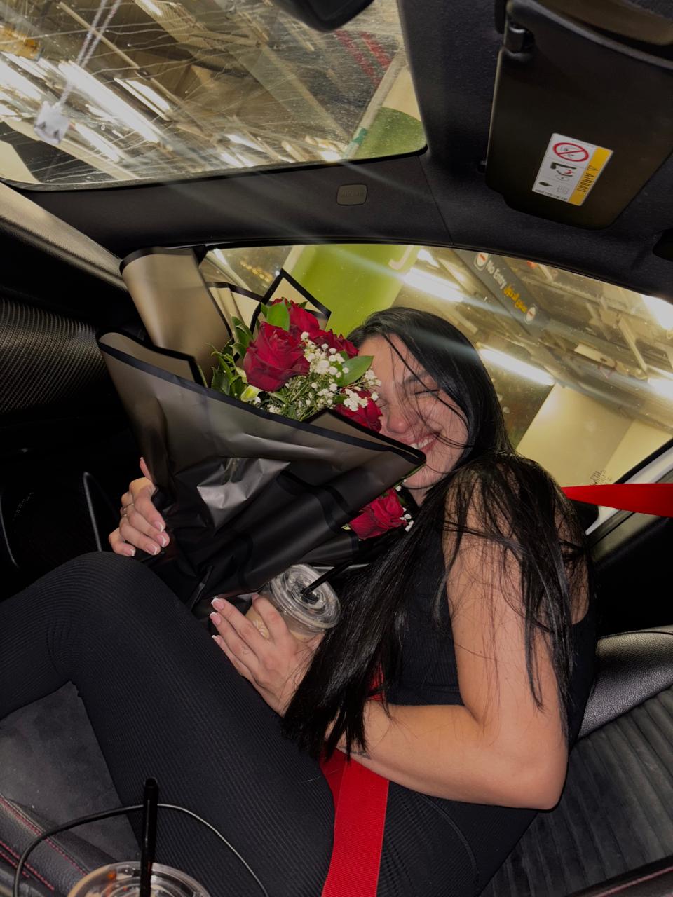 Rosas en el carro