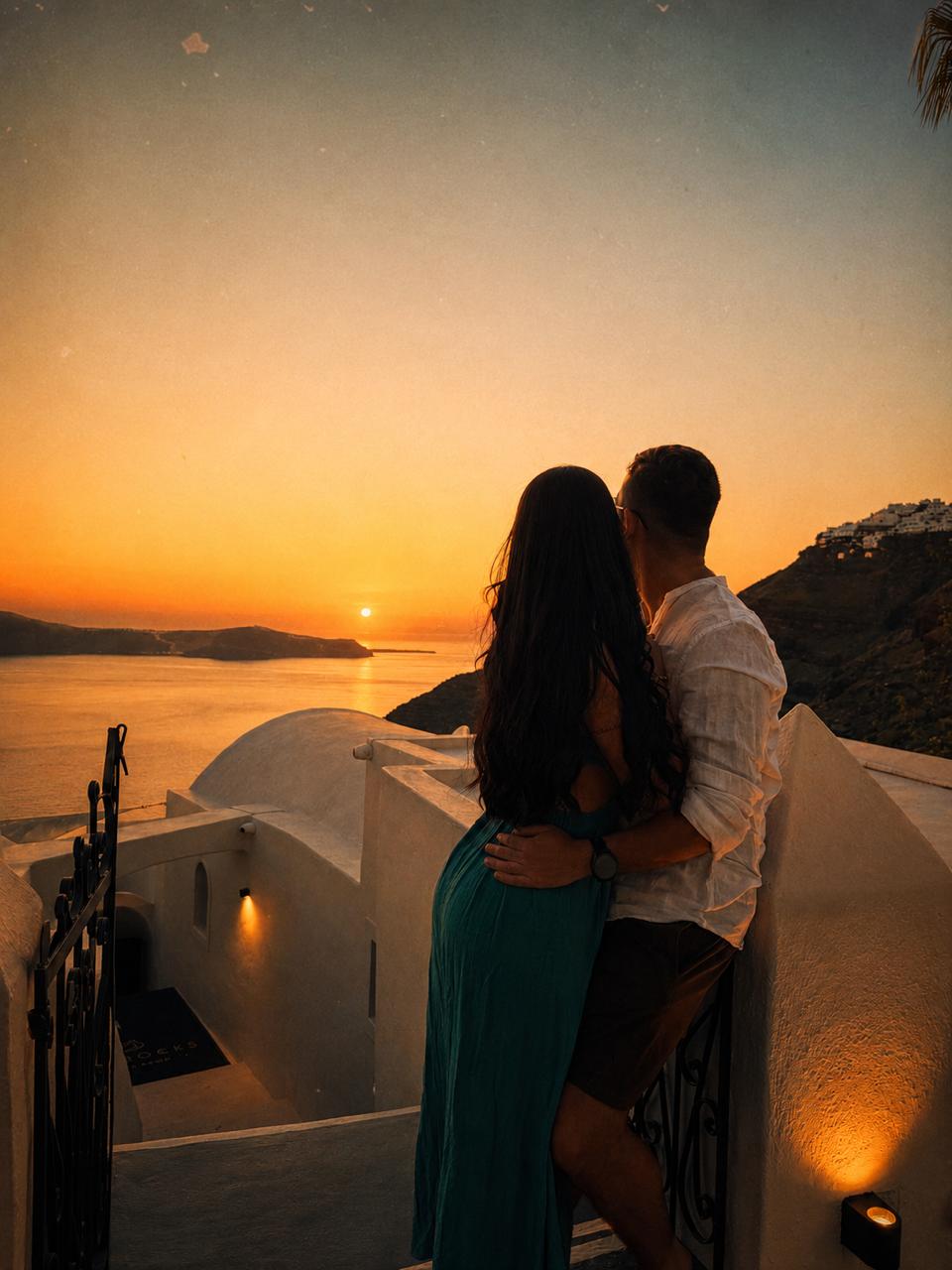 Los dos mirando el atardecer desde la terraza